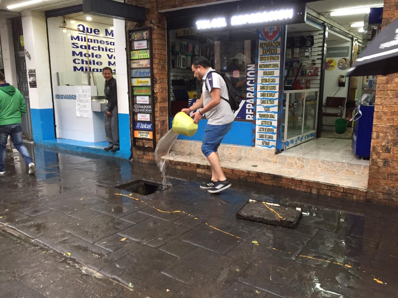 Sorprende Lluvia Y Granizo A Toluca Negocios Afectados