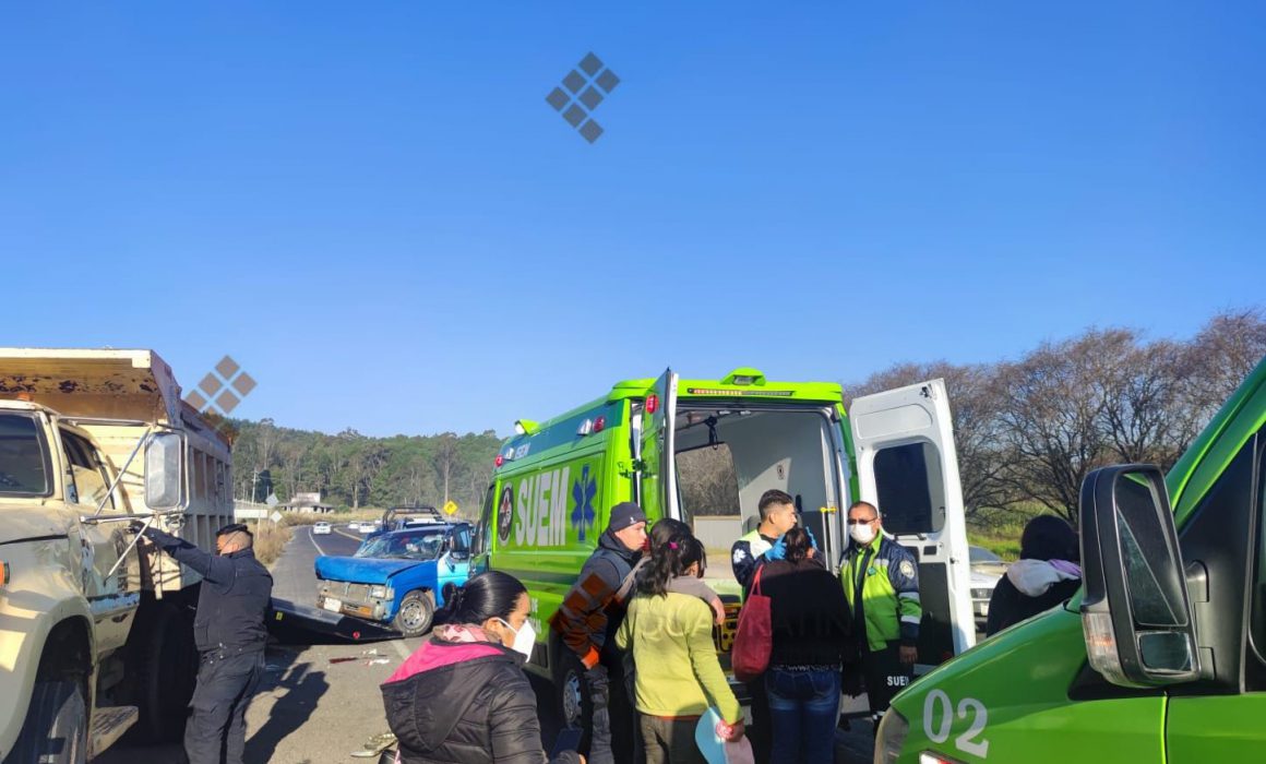 Choque en la Toluca Zitácuaro deja 12 mujeres heridas