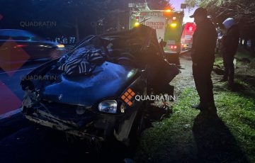 Choca contra árbol y fallece en Tollocan