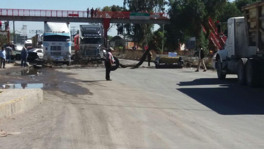 Bloquean Lechería-Texcoco por falta de agua potable en Ecatepec ...