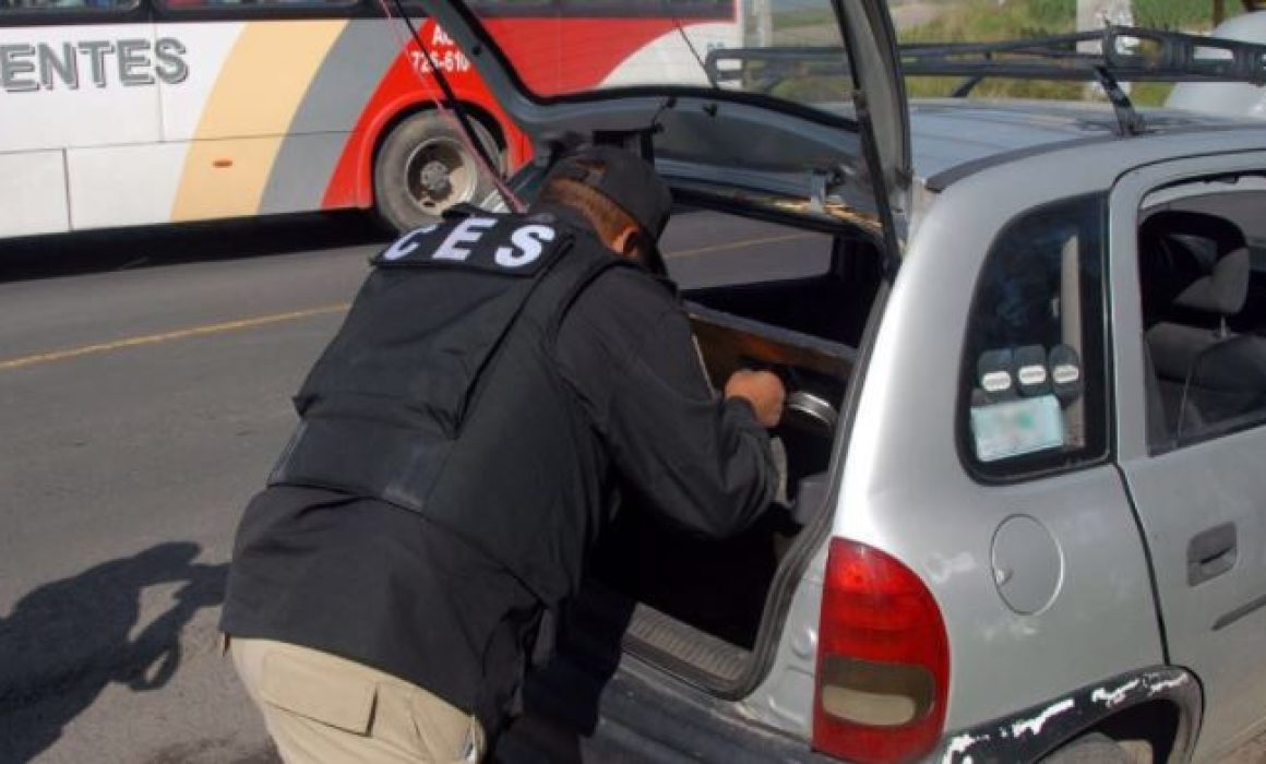 Agarran a sujeto mientras circulaba con auto robado en Otumba