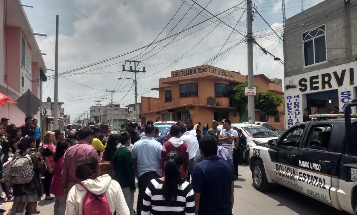 Actúan policías y evitan linchamiento en primaria de Cuautitlán Izcalli