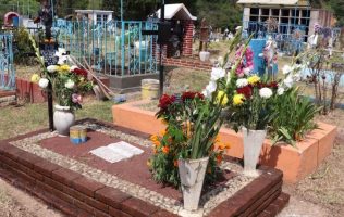 Reportan fallecimiento en cementerio de Naucalpan por colapso del terreno