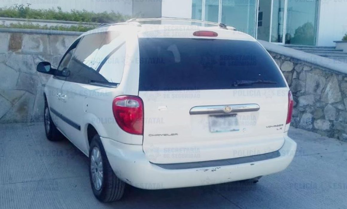Tocan timbre, someten a vecino y roban camioneta en Valle de Chalco