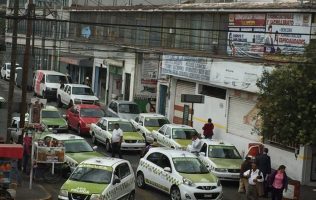 Exigen justicia tras agresión de taxistas a transporte público en Jiquipilco