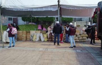 Reparten carne y verduras a familias afectadas por la pandemia ...