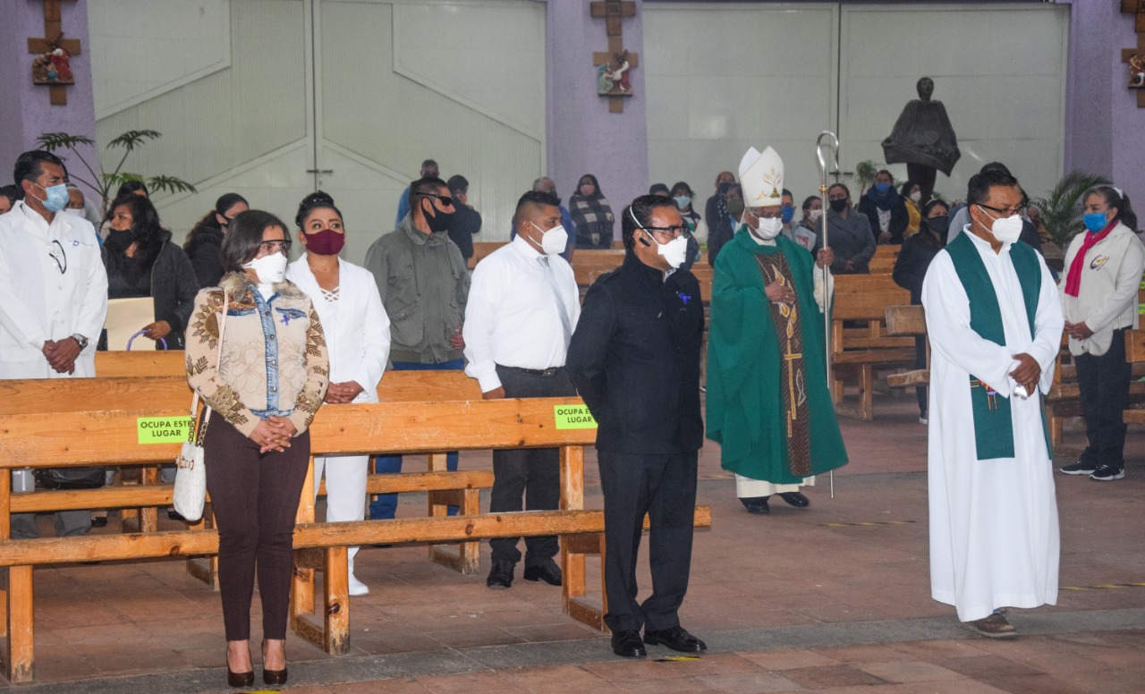 Acude alcalde de Valle de Chalco a misa dominical en la Catedral