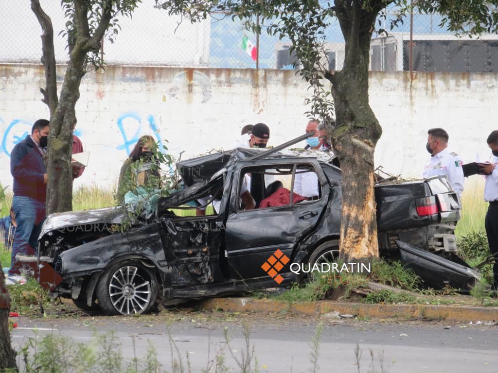 Choca contra árbol en la Toluca Palmillas; un muerto