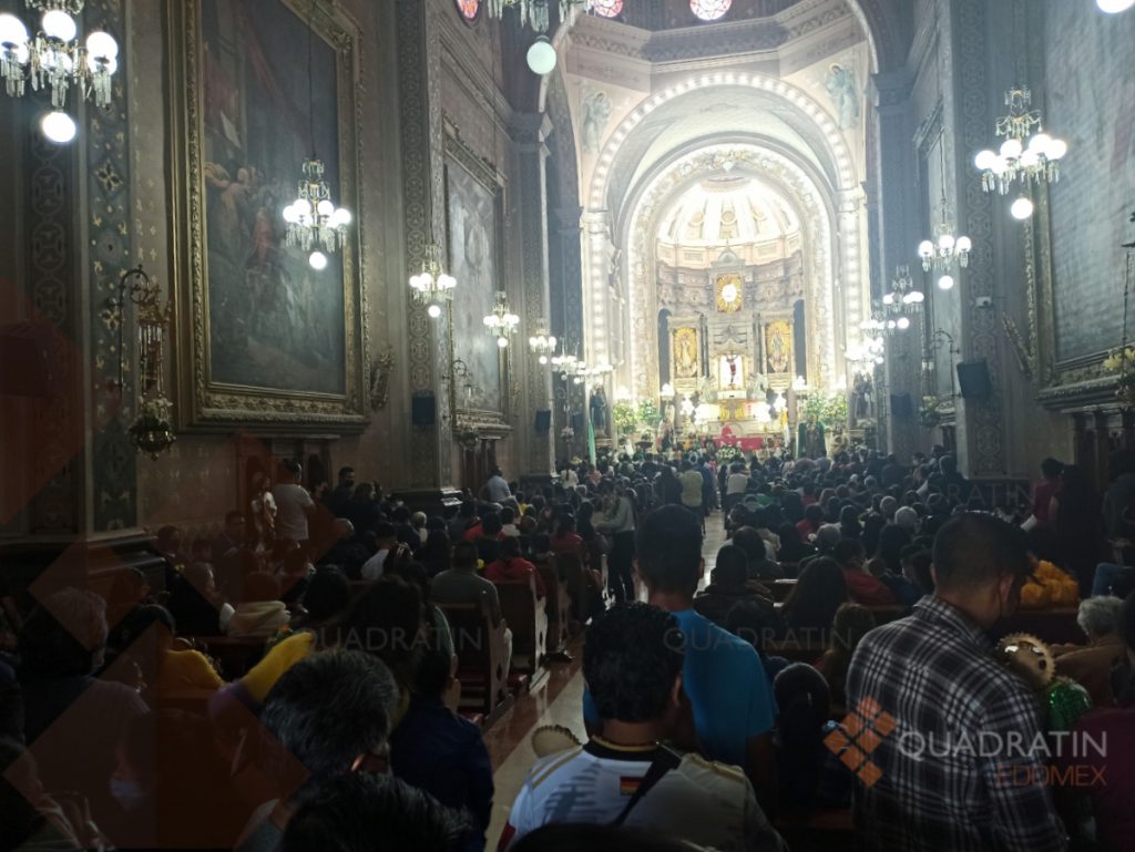 Devotos toluqueños de San Judas Tadeo abarrotan la Santa Veracruz