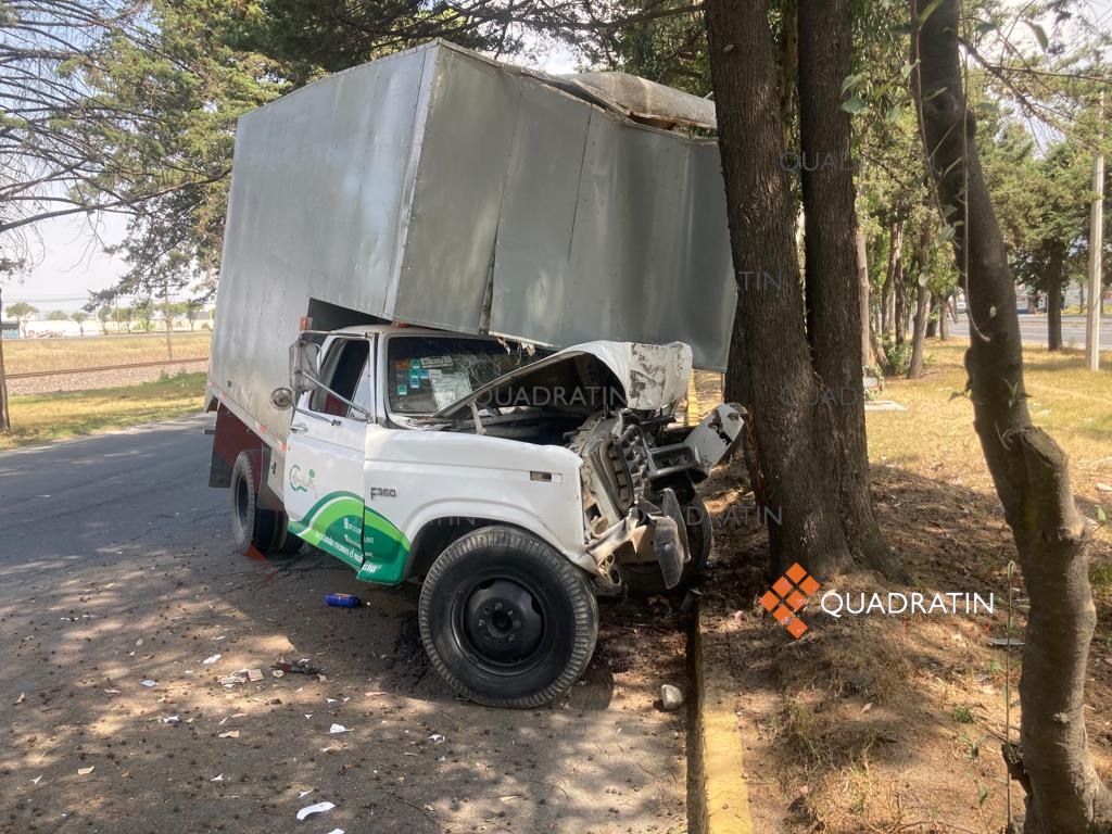 Se salvan tras chocar contra árbol en la Toluca Palmillas - Noticias ...