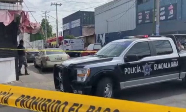 Asalto a camión de valores deja a 2 custodios muertos en Guadalajara