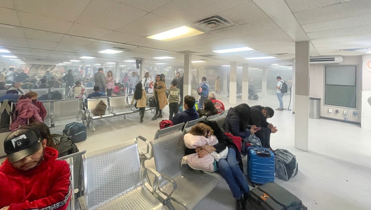 Incendio en Aeropuerto de Monterrey deja varados a decenas de pasajeros ...