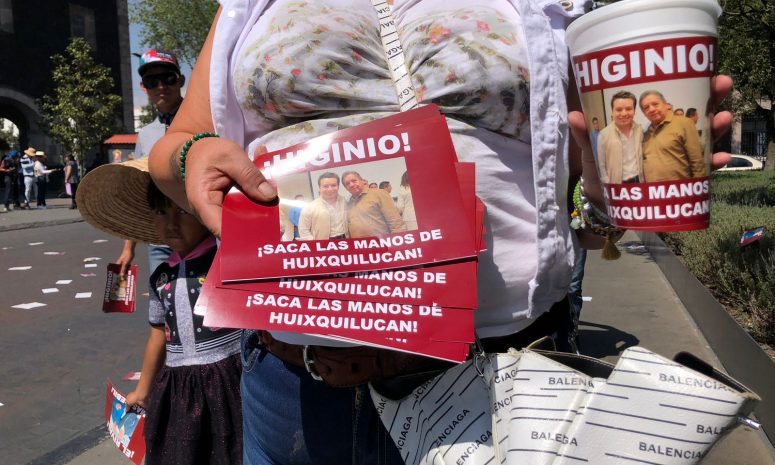 Se manifiestan militantes de Morena en Huixquilucan