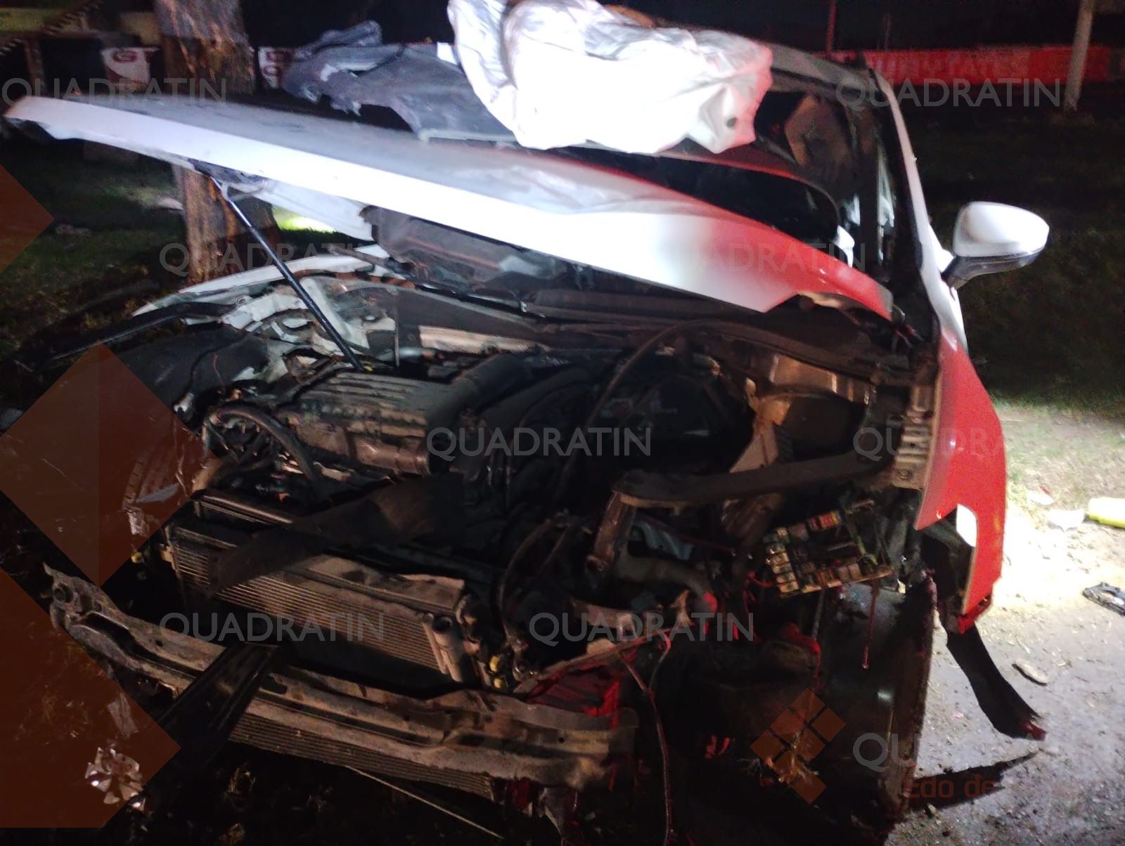 Destroza su camioneta al chocar contra árbol en la Toluca Palmillas ...