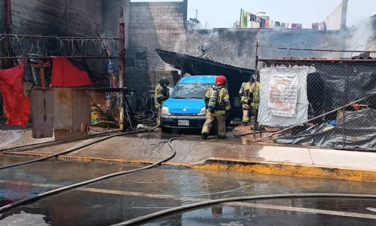 Sofocan incendio en taller mecánico de Texcoco; no hubo lesionados