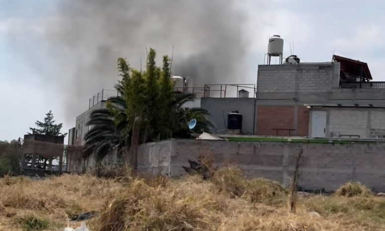 Explosión en taller clandestino de Tultepec deja daños materiales