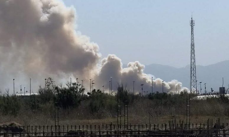 Se registra fuerte incendio de pastizal cerca de Periférico y CEM