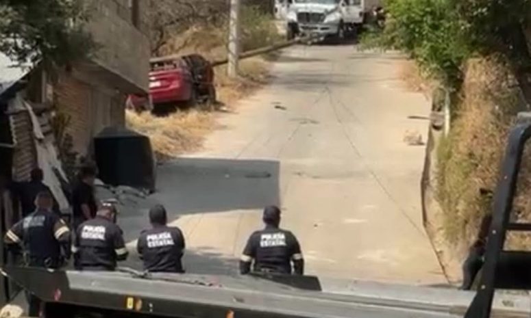 Persecución y robo de unidad deja un muerto y 2 heridos en Xonacatlán