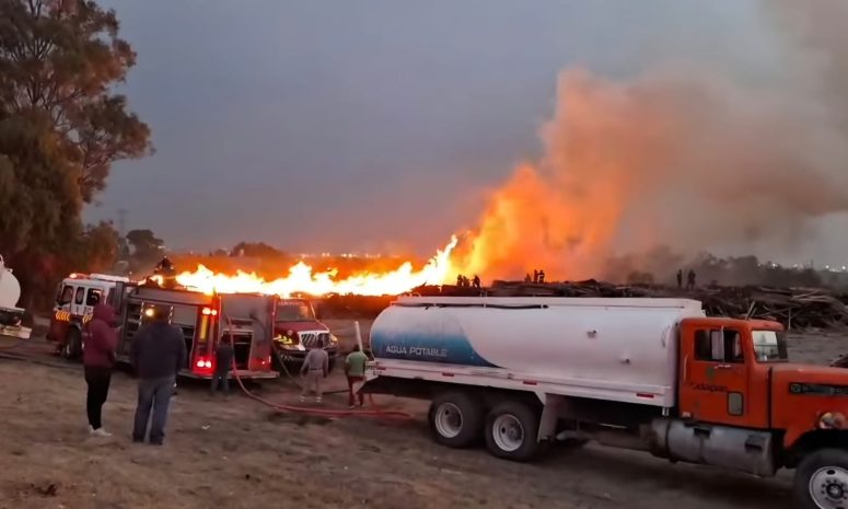 Moviliza a cuerpos de emergencia incendio en la México-Pachuca