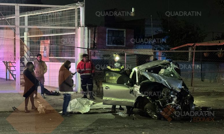 Muere joven prensado en choque y volcadura en Toluca
