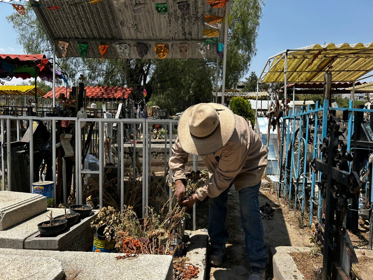 El panteón de Ayotla se alista para este 10 de mayo