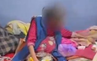 Rescatan a abuelita del abandono en Ecatepec; presentaba desnutrición