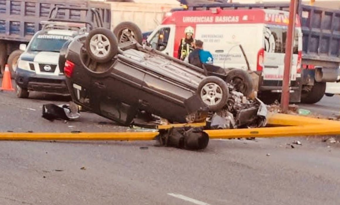 Volcadura deja una mujer lesionada en la México-Texcoco