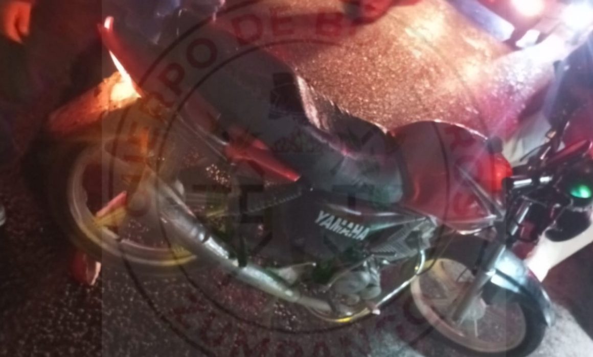 Impactó su motocicleta contra una combi: venía en estado de ebriedad