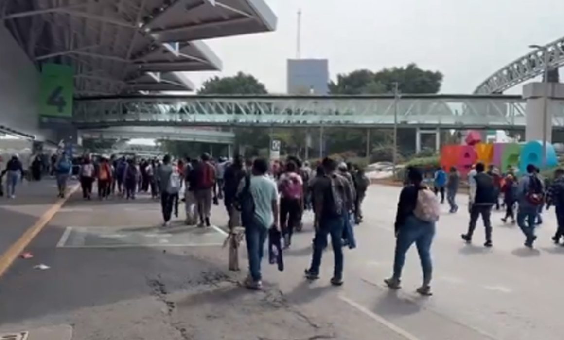 CNTE desbloquea AICM y despega al Zócalo