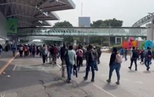 CNTE desbloquea AICM y despega al Zócalo