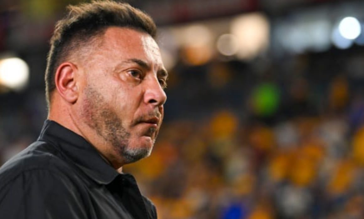 Antonio Mohamed da esperanza a su Toluca: "Quedan 90 minutos"
