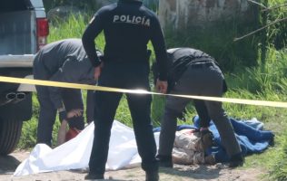 Atacan a pareja a tiros en calles de Naucalpan