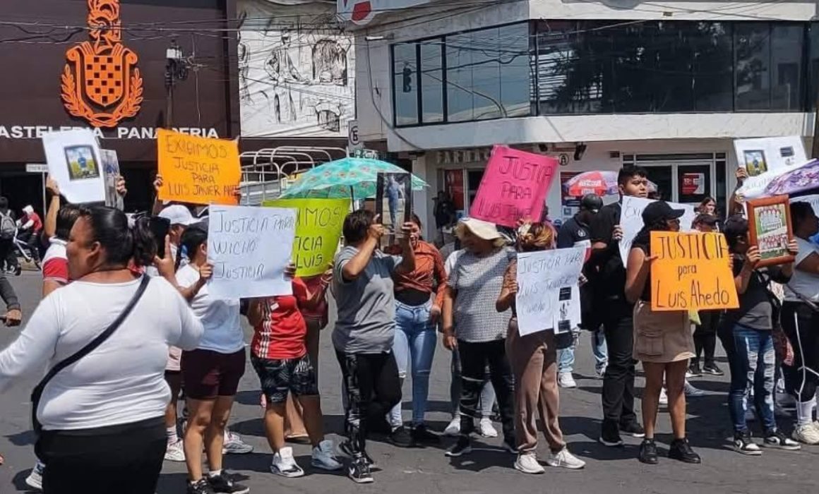 Bloquean habitantes de Ixtapaluca carretera México-Puebla