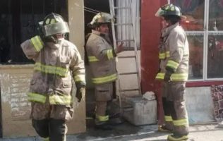 Consume el fuego vivienda en Metepec