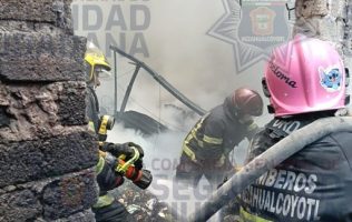Bomberos se movilizan por fuerte incendio en Nezahualcóyotl