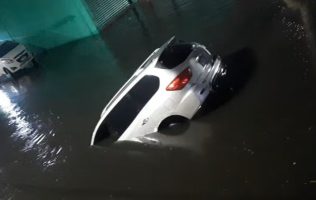 Provocan inundaciones fuertes lluvias en Chalco, Edomex