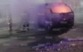 Se incendia combi del transporte público por corto circuito en Ecatepec