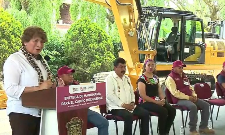 La Garapiña: Entrega Delfina Gómez maquinaria chatarra para rescatar el campo