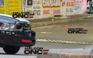 Hallan a mujer sin vida con signos de violencia en un auto en Naucalpan