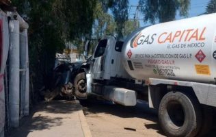 Severos daños y muerte causa pipa de gas en La Paz