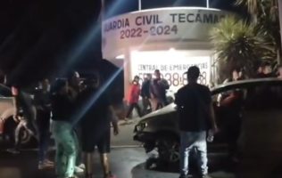 Golpean a conductor a escasos metros del módulo policial de Tecámac
