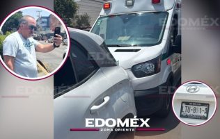 Impide el paso de una ambulancia y arriesga la vida de un paciente en Coacalco