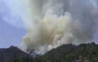 Alertan alarmas de emergencia en Valle de Bravo por intenso incendio forestal