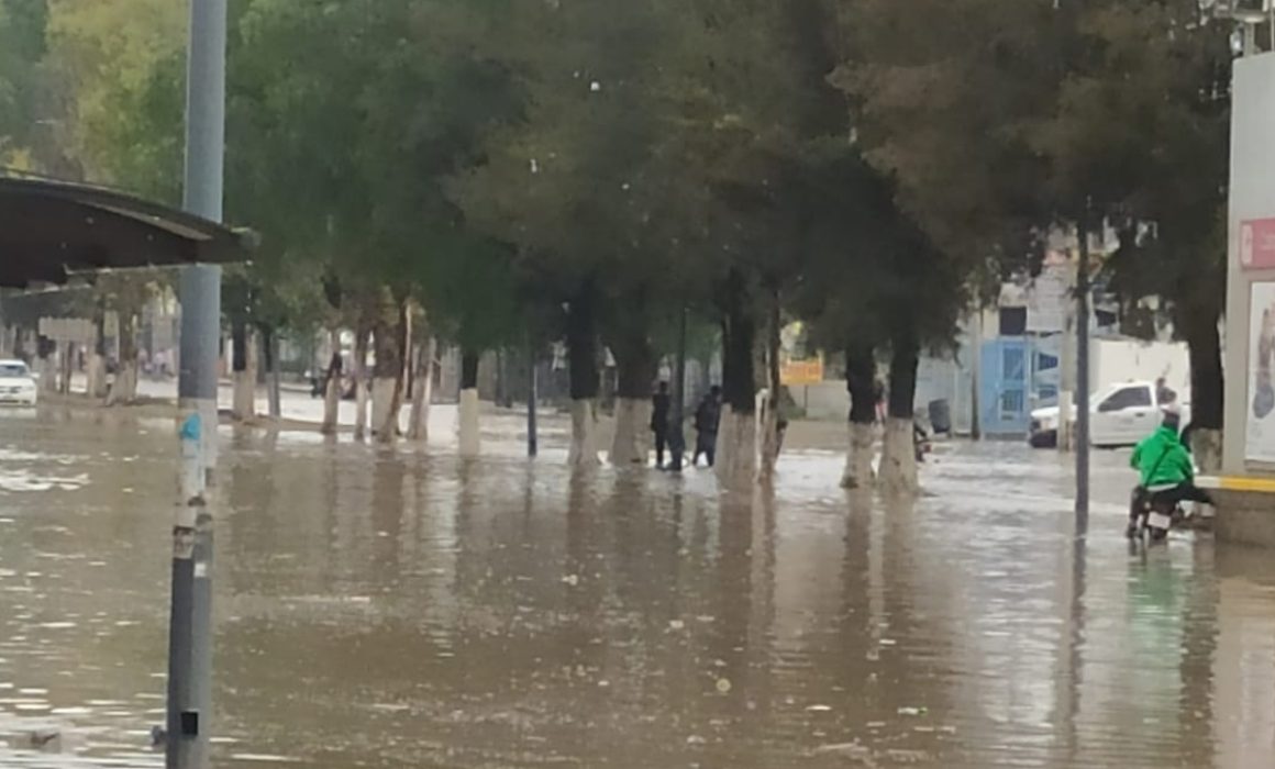 Colapsaron las vialidades después de lluvias en Ecatepec