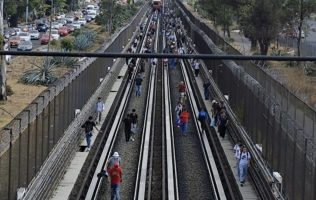Avanza Línea B del Metro tras revisión y desalojo por vías