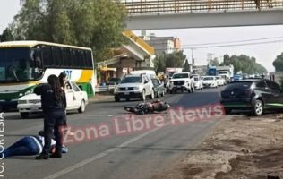 Se impacta contra auto y termina lesionado, en Tecámac