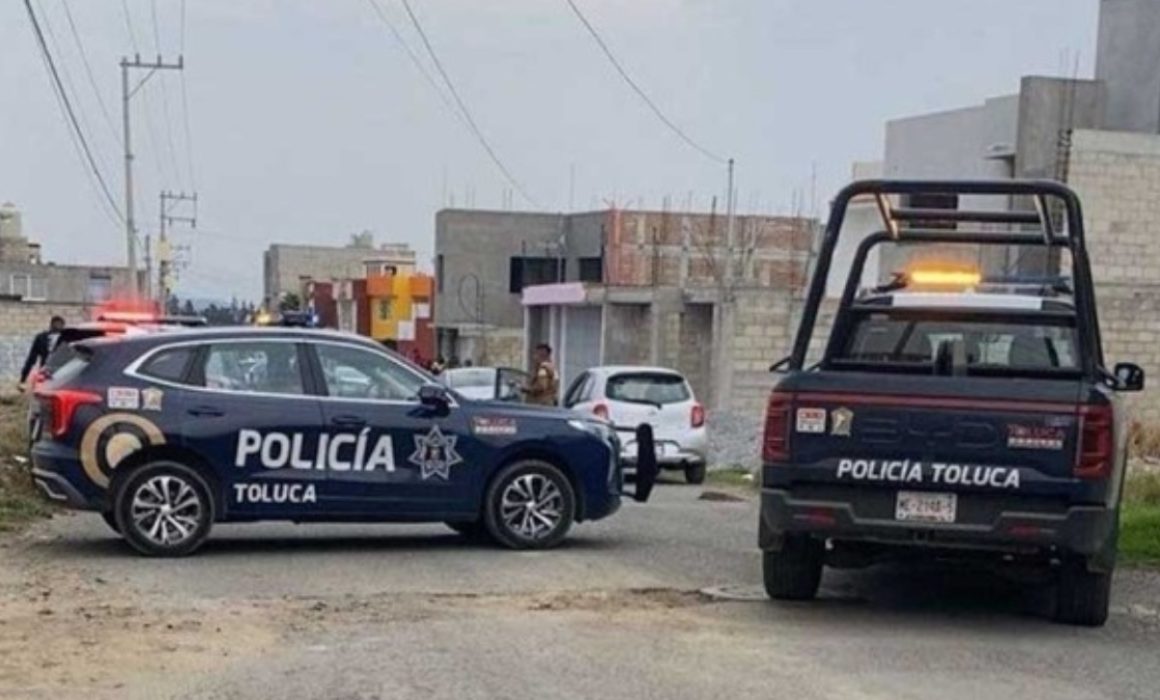 Ejecutan a masculino dentro de su vehículo en Toluca