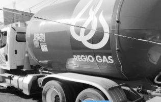 Muere hombre al ser arrollado por pipa de gas en Chalco