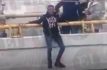 Evita policía que un hombre salte de un puente en Texcoco