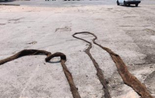 Hallan raíz de 20 metros obstruyendo una tubería en Ecatepec